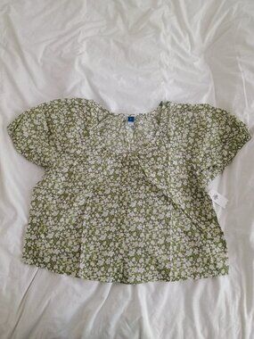 Old Navy Airy Botton-Down Top Green Floral